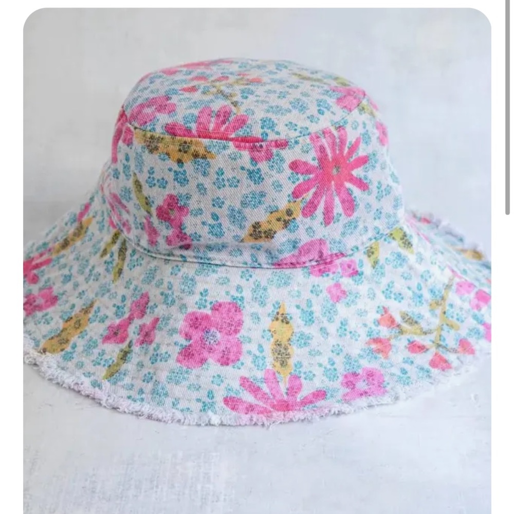 Natural life bucket hat